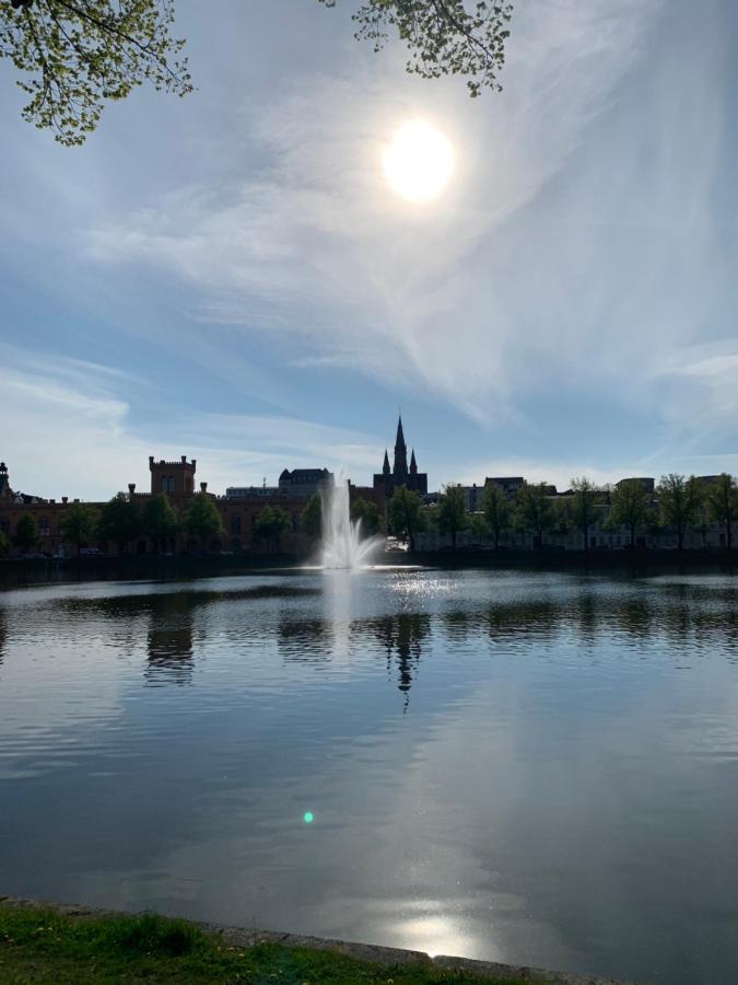 Zimmer Im Ug Direkt In Der Innenstadt, Centrum شفيرين المظهر الخارجي الصورة